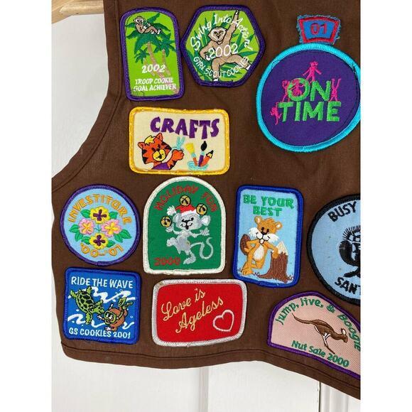 Girl Scouts Size S Plus Brown Vest with Patches and Pins 2002 - Picture 5 of 9